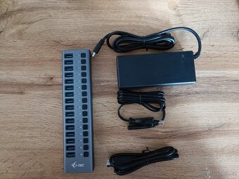 USB hub/rozbočovač U3CHARGEHUB16 - 2