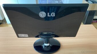 22" LED MONITOR LG - 2