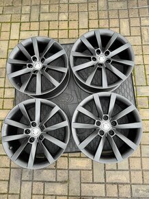 ORIGINÁL Alu Škoda ALARIS 5x112, R18 - TOP STAV - 2