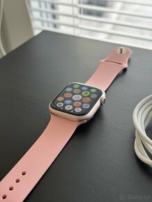 Apple Watch 9 45mm růžové - 2