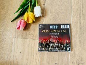 CD KIss - Smashes, Thrashes & Hits - 2