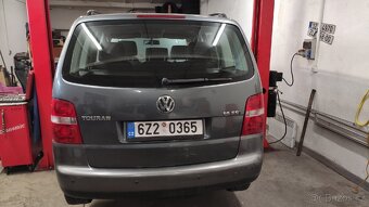 VW Touran 1,6 Fsi 85 kw - 2