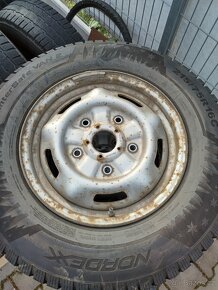 Pneu 215/75 R16 včetně disků - 2