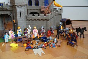 PLAYMOBIL velký hrad + figurky, kočár, nábytek a další - 2