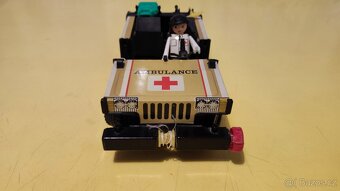 stará hračka Jeep Ambulance - 2