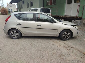 Hyundai i30 1,4 16V r.v. 2008, benzín, k opravě nebo na náhr - 2