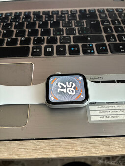 Apple Watch 4, 44mm, stříbrné, krásné, baterie 89% - 2