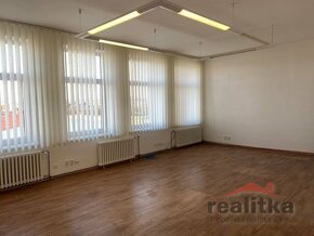 Pronájem kancelářských prostor 18m2 až 200m2 , Palhanecká, O - 2