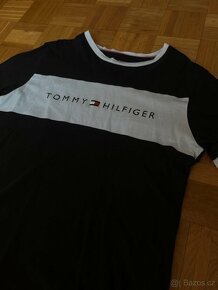 Pánské černé tričko s logem Tommy Hilgiger - 2