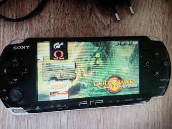 Prodám herní konzoli Sony Playstation Portable 2004 model 3 - 2