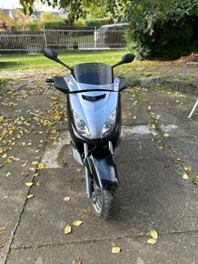 Skútr MBK 125r (Yamaha Xmax) - 2