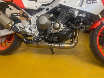 Výfuk akrapovic - 2