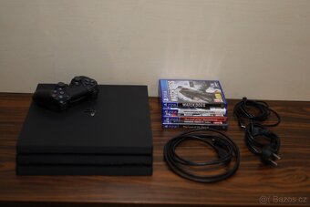 Prodám PlayStation 4 Pro 1TB s příslušenstvím a 4 hry - 2