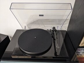 Gramofon Project Debut Carbon DC Piano + OM10 - 2