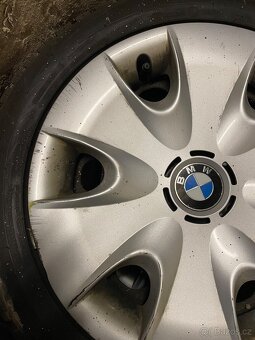 4 ks zimní kola BMW1 6,5x16 vč. poklic - 2