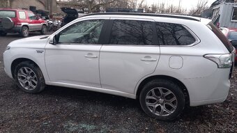 Mitsubishi Outlander III 2.0i PHEV 120kW aut. - ND - 2