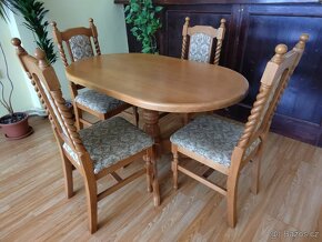 Oválný stůl z dubového masivu + čtyři židle - 2