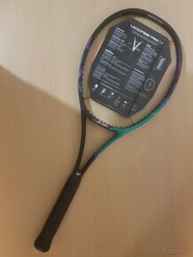 Nová tenisová raketa Yonex Vcore PRO 97 H330 - 2