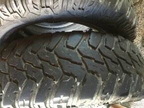 Pneu 245/70 R17 - 2