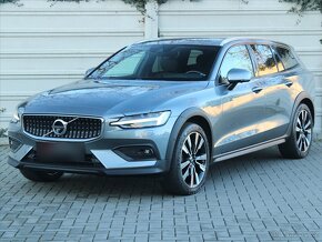 Volvo V60 2,0 D4 AWD Cross Country ČR 1.maj Drive-E AWD 8A/T - 2