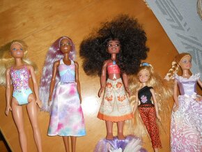 Panenky BARBIE - 2x MATTEL+1x HASBRO+1x DFAOI+1x bez značení - 2