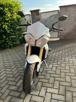 Triumph street triple - 2