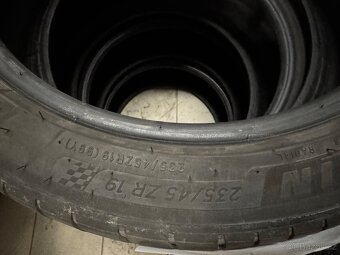 Michelin 235/45 R19, letní - 2