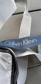 Calvin Klein malá taška přes rameno - 2