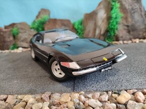 prodám model 1:18 ferrari 365GTB/4 - 2