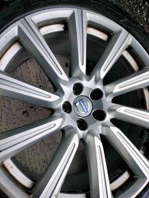 4ks alu disky orig. Volvo 5x108 R20 pneu letne - 2