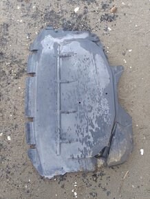 BMW E39 - plast pod motor přední část - 2