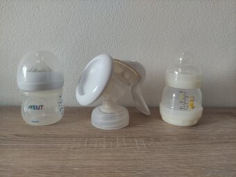 Manuální odsávačka Philips Avent + lahvičky na mléko - 2