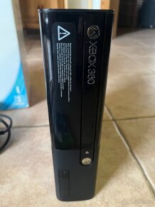 Xbox 360 Slim 4GB - 2