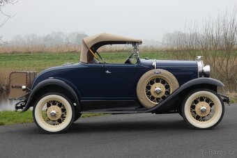 1931 Ford Model A Roadster DeLuxe - 2