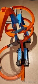 Hot Wheels Sky Crash Tower Srážka v oblacích - 2