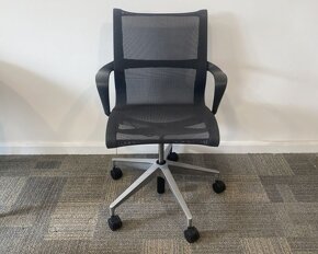 Kancelářská židle Herman Miller Setu ZÁNOVNÍ pc 26000,- - 2