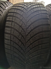 ZIMNÍ PNEU GOODYEAR 245/45/19-4KS - 2