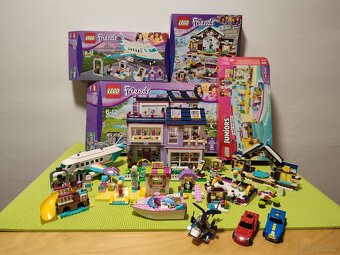 Lego Friends a Juniors, komplet sady vč. návodů - 2