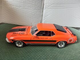 Prodám Ford Mustang Mach 1 - červený, 1:18 - Highway61 -nový - 2