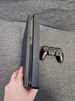 PS4 Slim + ovladač - 2