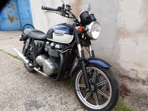 Triumph Bonneville - 2