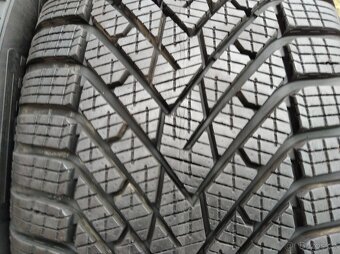 Prodám téměř nové zimní pneu Pirelli 225/55/17 - 2