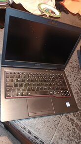 Fujitsu LifeBook U729 - 2