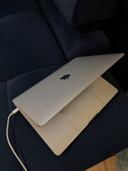 MacBook Pro 13" M2 CZ 2022 Stříbrný - 2