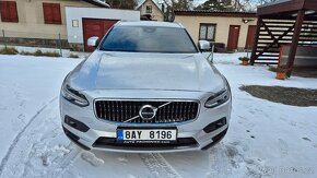 Volvo V90 Cross Country B5 AWD (2022), stříbrná - 2