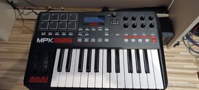 Akai MPK225 midi - 2