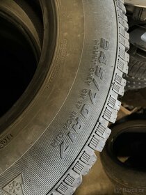 Pneu 245/70 R17 - 2