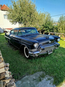 Cadillac 1957 (62 series Deville) sedan - 2