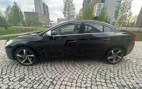 Volvo S60 2.0T5 177KW R-DESIGN-MANUÁL-Bi XEN-NAVI-VYHŘEV-PDC - 2