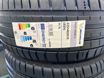 Pneu 225/40 R19, 255/35 R19 - 2